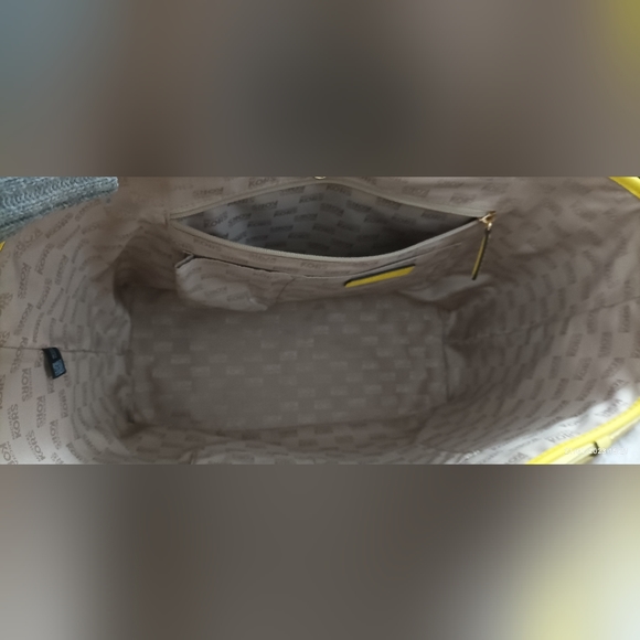 Combo: Authentic Michael Kors Jet Set Travel Signature Carryall Tote and Wallet - Picture 4 of 16